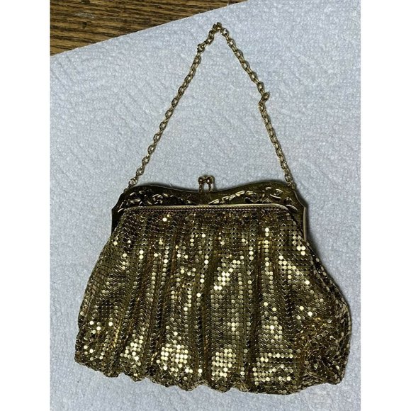 Vintage WHITING & DAVIS Gold Tone Mesh Purse With Filigree Metal Top - Picture 5 of 12